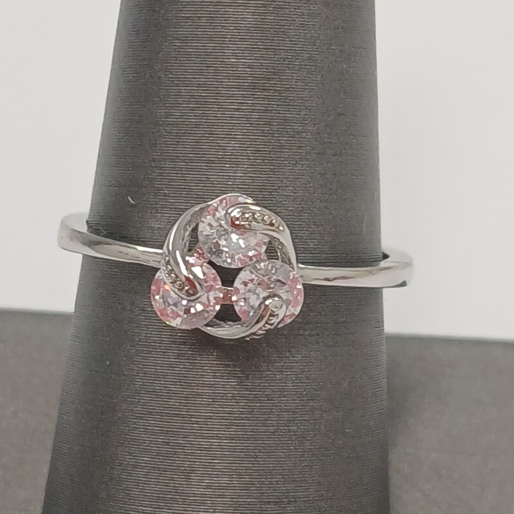 New 18k White Gold-plated Ring With 3 Crystal Knot Design Size 8.5 Pretty Bird